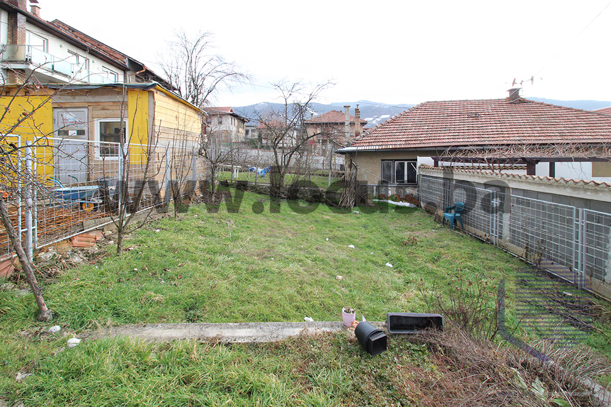 15 Dvorište.jpg